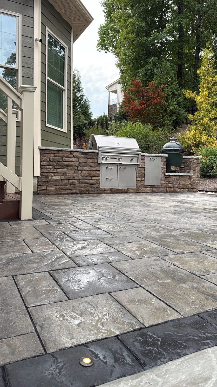 Kitchen patio seen from the side with in ground lights in the border
